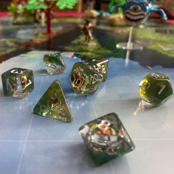 Lizard Eye Resin Dice Set - 7-Piece Polyhedral Set for D&D Lizardfolk and Dragonborn Characters in Tabletop RPGs